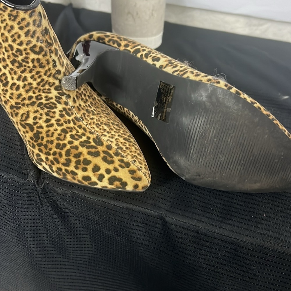 CARLOS SANTANA "Pizazz" Leopard Print Booties - Size 8 - Picture 3 of 7